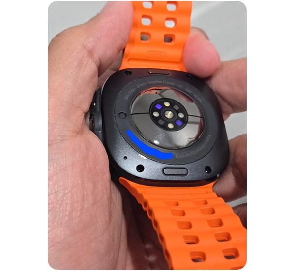 Samsung Galaxy Watch Ultra з відшарованою фарбою