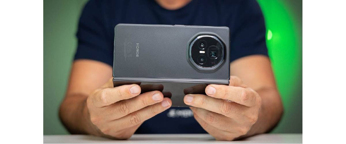 Інсайдер розсекретив характеристики складного смартфона Honor Magic V4