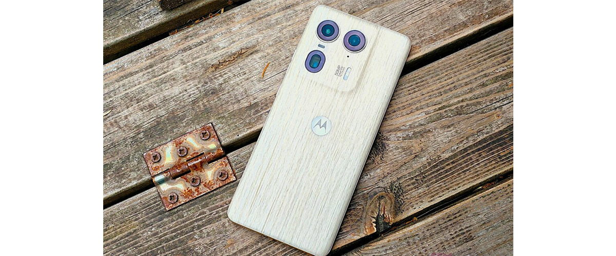Новий преміальний смартфон Motorola надійде в продаж 7 січня